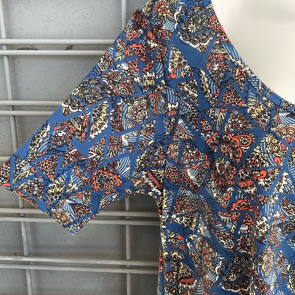 LulaRoe Paisley Printed Perfect T High Low Top-#0344 - Picture 4 of 12
